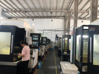 Lianyungang Shengfan Quartz Product Co., Ltd ligne de production en usine