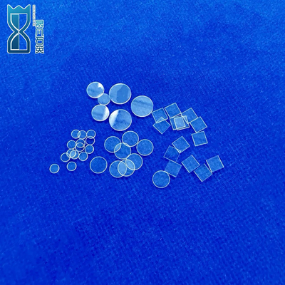 Coupe au laser de verre au quartz transparent ultra-petit