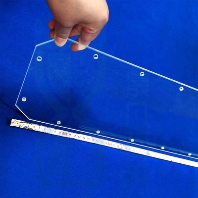 Fabrique de haute transmission lumineuse Laser perforé au quartz sur mesure Plaque de verre quartz fondu