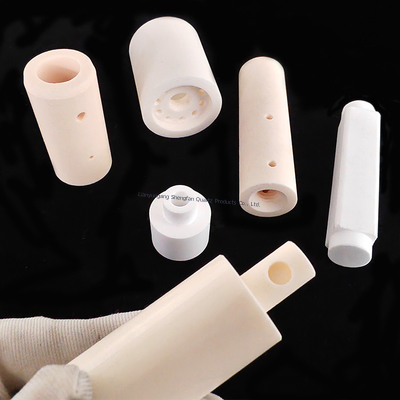 Céramique réfractaire à haute température Faible coefficient d'expansion thermique Résistance à la corrosion pour des applications exigeantes