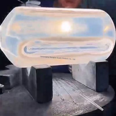 Le tube de remuage en quartz transparent résistant à la corrosion à haute température est utilisé dans les fours tubulaires