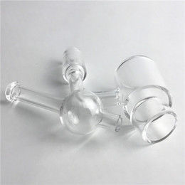 Le feu a poli l'extrémité en verre de fabrication d'ongles de fumée se fermant coupant l'ongle en verre de quartz de réacteur de noyau